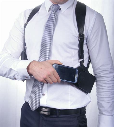 Why the Magic Arm Phone Holster is Perfect for Travelers